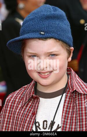 Oct. 27, 2002 - Hollywood, CALIFORNIA - SPENCER BRESLIN..THE SANTA CLAUSE 2 PREMIERE.AT THE EL CAPITAN THEATRE IN HOLLYWOOD, CA. FITZROY BARRETT /    10-27-2002              K26859FB         (D)(Credit Image: © Globe Photos/ZUMAPRESS.com) Stock Photo