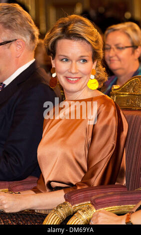 Brussels, Belgium. 11th Dec, 2013. Queen Mathilde of Belgium attends the Christmas concert at the Royal Palace in Brussels, 11 December 2013. Photo: Albert Nieboer/Alamy Live News Stock Photo
