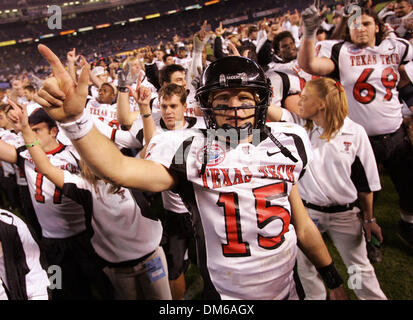 Dec 30, 2004; San Diego, CA, USA; NCAA College Football: (Texas Tech 45, California 31) Texas Tech quarterback Sonny Cumbie celebrates with his team Thursday night Dec 30, 2004 in San Diego after Tech beat Cal in the Holiday Bowl. Stock Photo
