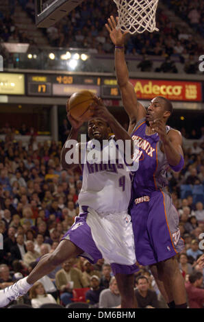 Feb 08, 2005; Sacramento, CA, USA; Kings forward Chris Webber drives past Amare Stoudemire for two points in the 1st quarter of Tuesday evenings game between the Sacramento Kings and the Phoenix Suns at Arco Arena. Stock Photo