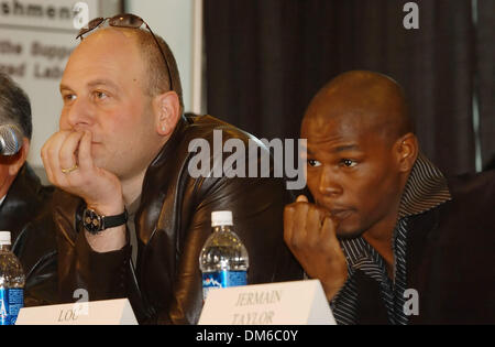 Feb 16, 2005; Los Angeles, CA, USA; (L-R) Boxing promoter LOU DIBELLA and boxer JERMAINE TAYLOR at the press conference for World Middleweight Champion Bernard 'The Executioner' Hopkins vs Howard 'The Battersea Bomber' Eastman at the Staples Center in Los Angeles, California on Saturday February 19, 2005. Stock Photo