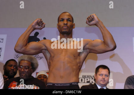 Feb 18, 2005; Los Angeles, CA, USA; World Middleweight Champion BERNARD HOPKINS weighs in for his record 20th title defense against Howard ''The Battersea Bomber'' Eastman on February 19 at The Staples Center in Los Angeles. Stock Photo