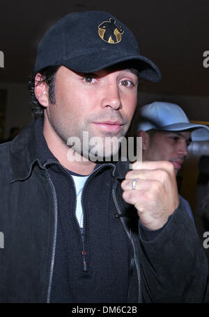 Feb 18, 2005; Los Angeles, CA, USA; Boxing promoter OSCAR De La HOYA at the weigh-in of HOWARD EASTMAN and World Middleweight Champion BERNARD HOPKINS for Hopkins' upcoming 20th title defense against Howard 'The Battersea Bomber' Eastman at the Staples Center in Los Angeles on Saturday February 19, 2005. Stock Photo