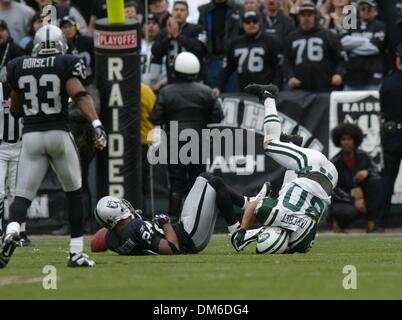 New York Jets wide receiver Wayne Chrebet puts his ifst in the air