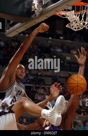 Jan 04, 2005; San Antonio, TX, USA; San Antonio Spur TIM DUNCAN makes a slam dunk during one of the first plays of the second half against the Los Angeles Lakers at the SBC Center in San Antonio. The Spurs won the game 100-83. Stock Photo