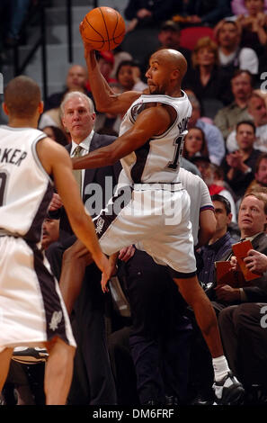 Jan 04, 2005; San Antonio, TX, USA; BRUCE BOWEN tries to save the ball from going out of bounds in the second half against the Los Angeles Lakers at the SBC Center in San Antonio. The Spurs won the game 100-83. Stock Photo