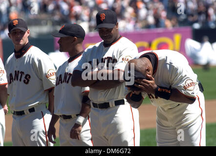 Apr 05, 2005; San Francisco, CA, USA; MLB Baseball. San Francisco Giants Barry Bonds bows to the crowd during the opening ceremony against the Los Angeles Dodgers at SBC Park on Tuesday April 5, 2005 (©) Copyright 2005 by Sacramento Bee Stock Photo