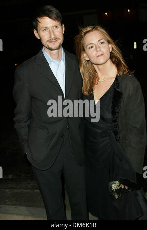 Jan. 22, 2002 - 27H LOS ANGELES FILM CRITICS.ACHIEVEMENT AWARDS.AT CASA DEL MAR HOTEL SANTA MONICA CA..TODD FIELD AND WIFE SERENA RATHBUN. FITZROY BARRETT /    1-22-2002        K23871FB         (D)(Credit Image: © Globe Photos/ZUMAPRESS.com) Stock Photo