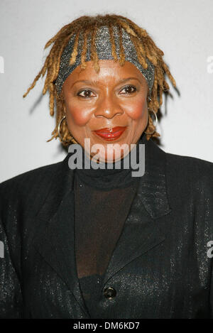 Feb. 22, 2002 - Los Angeles, CALIFORNIA - THE ROSA PARKS STORY PREMIERE.AT THE HARMONY GOLD THEATER LOS ANGELES CA..THELMA HOUSTON. FITZROY BARRETT /    2-22-2002        K24178FB         (D)(Credit Image: © Globe Photos/ZUMAPRESS.com) Stock Photo