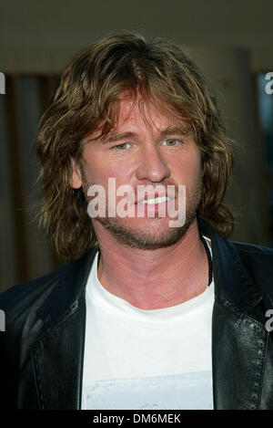 Apr. 23, 2002 - Los Angeles, CALIFORNIA - THE SALTON SEA.PREMIERE AT THE EGYPTIAN THEATRE IN LOS ANGELES, CA.VAL KILMER. FITZROY BARRETT /    4-23-2002        K24818FB         (D)(Credit Image: © Globe Photos/ZUMAPRESS.com) Stock Photo