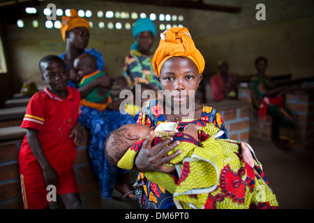 sick patients at MSF mobile clinic in CAR Stock Photo