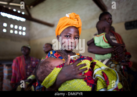 sick patients at MSF mobile clinic in CAR Stock Photo