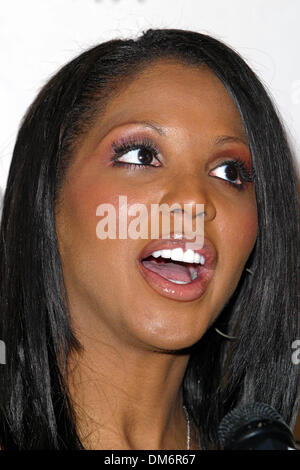 Nov. 19, 2002 - Beverly Hills, CALIFORNIA - TONI BRAXTON -..30TH AMERICAN MUSIC AWARDS NOMINATIONS - AT THE BEVERLY HILTON HOTEL IN BEVERLY HILLS, CA. -. FITZROY BARRETT /    11-19-2002 -              K27215FB         (D)(Credit Image: © Globe Photos/ZUMAPRESS.com) Stock Photo