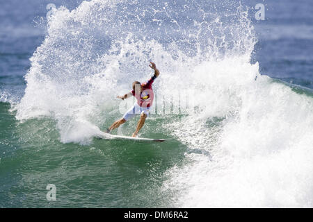 Sep 16, 2005; San Clemente, CA, USA; Six times ASP world surfing champion American KELLY SLATER scored a decisive win in round three of the Boost Mobile Pro during the Men's World Tour at Trestles in San Clemente, CA on Sept. 16, 2005. Mandatory Credit: Photo by Pierre Tostee/ZUMA Press. (©) Copyright 2005 by Pierre Tostee Stock Photo