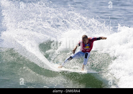 Sep 16, 2005; San Clemente, CA, USA; Six times ASP World surfing champion American KELLY SLATER wins the Boost Mobile Pro at Trestles in San Clemente, CA. Slater finished ahead of Phillip MacDonald and Mick Fanning. Mandatory Credit: Photo by Pierre Tostee/ZUMA Press. (©) Copyright 2005 by Pierre Tostee Stock Photo