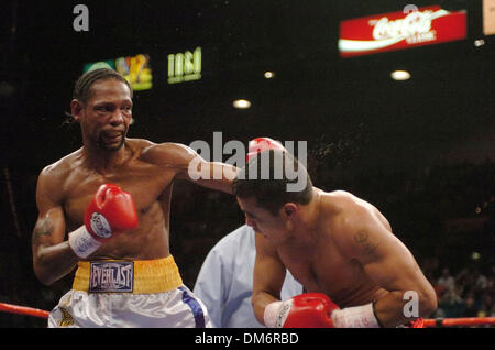 Sep 22, 2005; Las Vegas, NV, USA; FILE PHOTO. LEAVANDER JOHNSON (35 ...