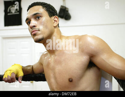 Jul 16, 2005; Palm Beach, FL, USA; Middleweight amateur boxer JONATHAN CEPEDA , 21, training with volunteer coach Brant Skyler at the Police Athletic League gym, Saturday July 16, 05, in Royal Palm Beach. Cepeda originally from the Dominican Republic lived in Jersey City, New Jersey, until 2001 when he relocated to Lake Worth. Cepeda a personal trainer at Quail Ridge Country Club,  Stock Photo