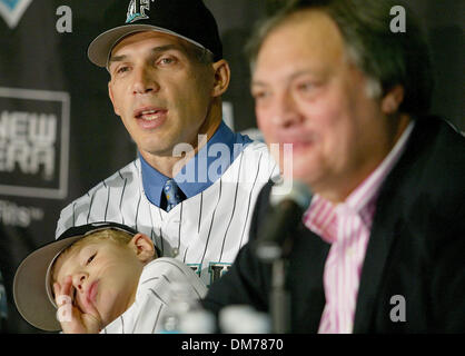 Oct 20, 2005; Miami, FL, USA; New Florida Marlins Manager Joe Girardi, with  his daughter Serena, (cq), 6, (L), and son Dante, 3, during dads press  conference Thursday afternoon at Dolphins Stadium.