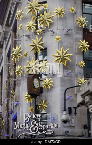 "Believe in the Magic of Sparkle" Christmas decorations in London Oxford street Stock Photo