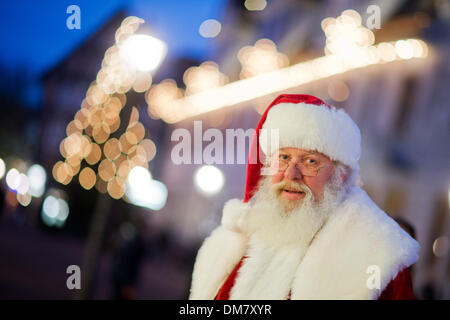 Celle, Germany. 3rd Dec, 2013. Willi Dahmen, dressed as Santa Clause ...