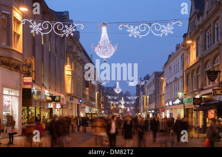 Oxford street shoppers and Christmas decorations London bus Stock Photo