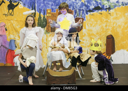 CHILDREN FROM LITTLE DOWNHAM PRIMARY SCHOOL,CAMBRIDGESHIRE, REHEARSING FOR THE NATIVITY PLAY ON DEC 11TH. Stock Photo