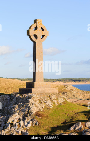 St Dwynwen's Celtic stone cross on Ynys Llanddwyn Island, Newborough, Isle of Anglesey, North Wales, UK, Britain Stock Photo