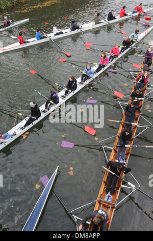 CAMBRIDGE AND OXFORD UNIVERSITY ROWING  CREWS ON THE RIVER CAM IN CAMBRIDGE ON THURSDAY DEC 5TH COMPETING IN THE FAIRBAIRN CUP. Stock Photo