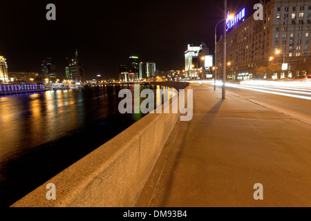 night view of Krasnopresnenskaya embankment in Moscow Stock Photo