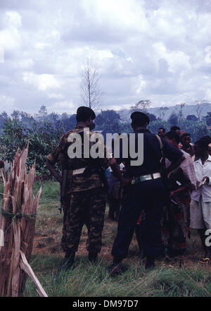 Apr 08, 1994 - Burundi, Rwanda - Burundi authorities try to check documents as Rwandan Tutsi refugees flee across the border into Burundi in April 1994 as the Hutus commited genocide in a 100 day civil war. The Rwandan Genocide was the 1994 mass murder of an estimated 800,000 people in the small East African nation of Rwanda. Over the course of approximately 100 days from the assas Stock Photo