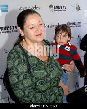 Nov. 10, 2002 - Santa Monica, CALIFORNIA, USA - CAMRYN MANHEIM ..K27108MR  INTERNATIONAL DAY OF THE CHILD HOSTS OVER 2000 AT-RISK CHILDREN .SANTA MONICA PIER, SANTA MONICA, CA.NOV. 10, 2002. MILAN RYBA/   2002.(Credit Image: © Globe Photos/ZUMAPRESS.com) Stock Photo