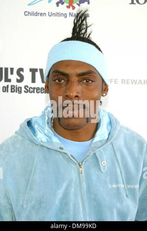 Nov. 10, 2002 - Santa Monica, CALIFORNIA, USA - COOLIO ..K27108MR  INTERNATIONAL DAY OF THE CHILD HOSTS OVER 2000 AT-RISK CHILDREN .SANTA MONICA PIER, SANTA MONICA, CA.NOV. 10, 2002. MILAN RYBA/   2002.(Credit Image: © Globe Photos/ZUMAPRESS.com) Stock Photo