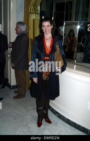 Nov. 19, 2002 - Beverly Hills, CALIFORNIA, USA - JULIA ORMOND ..K27244MR  HUMAN RIGHTS WATCH ANNUAL DINNER.THE REGENT BEVERLY WILSHIRE HOTEL, BEVERLY HILLS, CA.NOVEMBER 19, 2002. MILAN RYBA/   2002(Credit Image: © Globe Photos/ZUMAPRESS.com) Stock Photo