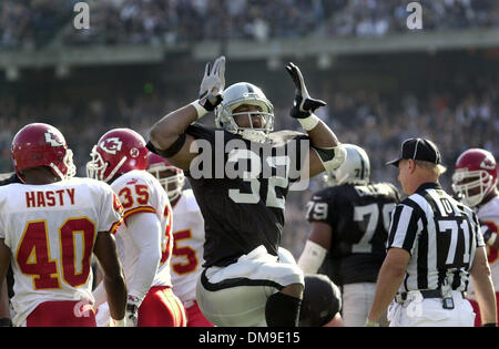 Oakland, California, USA. 14th Jan, 2001. Oakland Raiders vs. Baltimore  Ravens at Oakland Alameda County Coliseum Sunday, January 14, 2001. Ravens  Beat Raiders 19-3. AFC championship game. Oakland Raiders center Adam Treu (