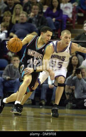 Out of Hand Sacramento's scintillating second-year point guard, Jason  Williams, has been shooting poorly, passing wildly, alienating fans and  struggling to come to terms with fame - Sports Illustrated Vault