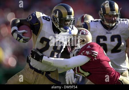 September 23, 2001 - San Francisco, California, U.S - St. Louis Rams  running back Marshall Faulk (28) hands ball off for reverse play on Sunday,  September 23, 2001, in San Francisco, California.