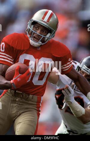 San Francisco 49ers Jerry Rice in game against the St. Louis Rams at 3Com  Park, San Francisco, CA. Rams went on to win the game, 34-24. 10/29/00  (Sacramento Bee/Jose M. Osorio) The