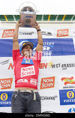 Nov 08, 2005; Florianopolis, Santa Catarina, Brazil; The former six times ASP world champion KELLY SLATER clinched his seventh world title when his closest rival, reigning three times ASP world champion Andy Irons (Kauai, Haw) was beaten by Nathan Hedge (Aus) in the quarterfinals of the Nova Schin Festival 2005. Slater claimed victory on the beach amidst thousands of screaming fans Stock Photo