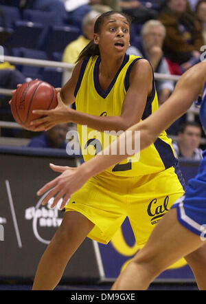 Nov 09, 2005; Berkeley, CA, USA; Cal's Leigh Gregory, #22, looks for an open teammate during their exhibition game against Hungary on Monday, November 12, 2001 at Haas Pavilion in Berkeley, Calif.  Mandatory Credit: Photo by Fajardo/Contra Costa Times/ZUMA Press. (©) Copyright 2005 by Fajardo/Contra Costa Times Stock Photo