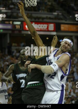 Minnesota Timberwolves' Brad Miller in the first half of an NBA basketball  game against the Memphis Grizzlies Tuesday, April 17, 2012, in Minneapolis.  (AP Photo/Jim Mone Stock Photo - Alamy