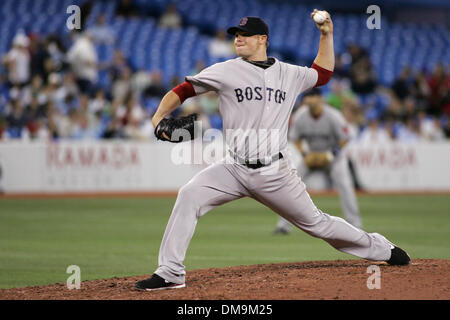 20 August 2009: Boston Red Sox 3rd baseman Mike Lowell (R) and