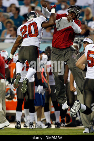 Tampa Bay Buccaneers Ronde Barber chases New York Giants Victor Cruz who  catches an 80 yard touchdown pass in the fourth quarter in week 2 of the  NFL season at MetLife Stadium