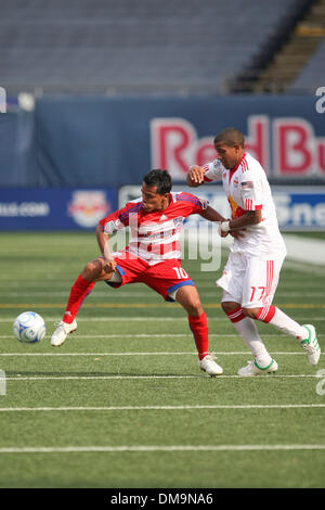 23 August 2009:  FC Dallas #10 midfielder David Ferreira is a step ahead of  #17 Red Bulls defender Jeremy Hall.   New York Red Bulls Defeated FC Dallas 3-2l at Giants Stadium, Rutherford NJ  (Credit Image: © Southcreek Global/ZUMApress.com) Stock Photo