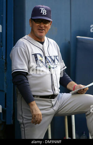 25 August 2009: Tampa Bay Rays third baseman Evan Longoria unsuccessfully  slides into 2nd base against the Toronto Blue Jays at the Rogers Centre in  Toronto, ON. The Rays beat the Blue