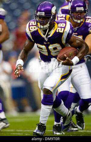 Adrian Peterson #28 of the Minnesota Vikings rushes Stock Photo - Alamy