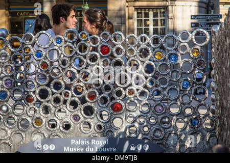 LOVERS AT THE EXIT OF THE PALAIS ROYAL-MUSEE DU LOUVRE METRO STATION, SCULPTURE BY JEAN-MICHEL OTHONIEL, PLACE COLETTE, PARIS, FRANCE Stock Photo