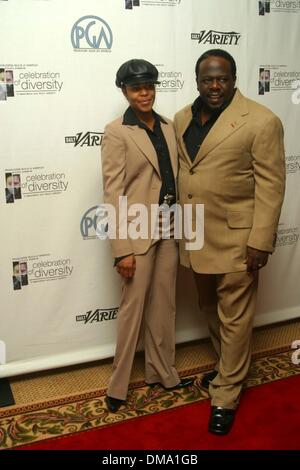 Oct. 28, 2002 - Beverly Hills, CALIFORNIA, USA - CEDRIC THE ENTERTAINER AND WIFE LORNA ..CELEBRATION OF DIVERSITY.HELD BY THE PRODUCERS GUILD OF AMERICA.REGENT BEVERLY WILSHIRE HOTEL, BEVERLY HILLS, CA.OCTOBER 28, 2002. NINA PROMMER/   2002.26947NP(Credit Image: © Globe Photos/ZUMAPRESS.com) Stock Photo