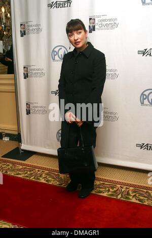 Oct. 28, 2002 - Beverly Hills, CALIFORNIA, USA - ELIZABETH PENA ..CELEBRATION OF DIVERSITY.HELD BY THE PRODUCERS GUILD OF AMERICA.REGENT BEVERLY WILSHIRE HOTEL, BEVERLY HILLS, CA.OCTOBER 28, 2002. NINA PROMMER/   2002.26947NP(Credit Image: © Globe Photos/ZUMAPRESS.com) Stock Photo