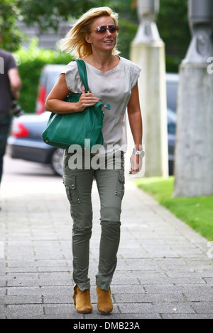 Geri Halliwell arrives at an office building owned by Walt Disney Company London England - 22.08.12 Stock Photo