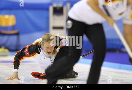 Fuessen, Germany. 14th Dec, 2013. German curler Andrea Schoepp competes against Italy during the Olympic qualification at Arena Fuessen in Fuessen, Germany, 14 December 2013. Photo: Karl-Josef Hildenbrand/dpa/Alamy Live News Stock Photo